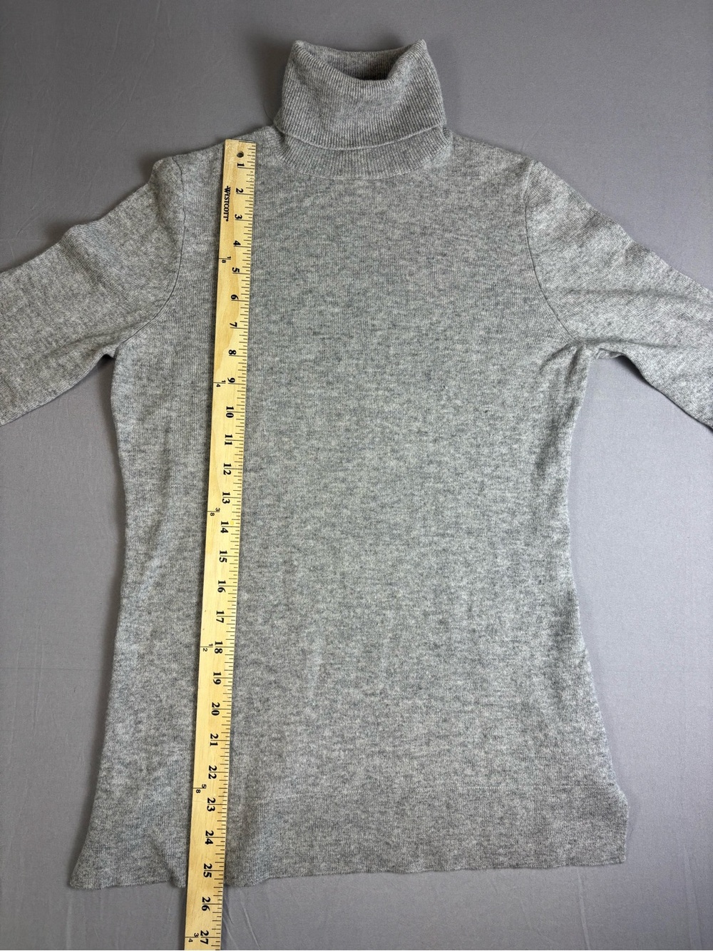 Kinross Cashmere 100% Cashmere Grey Turtleneck Women's Sweater size medium - Picture 7 of 10